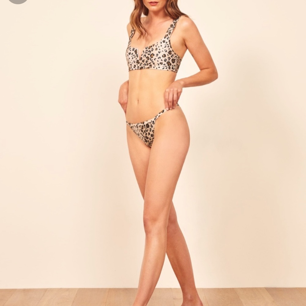 New Never worn Reformation Animal print two piece bikini 👙 🔥